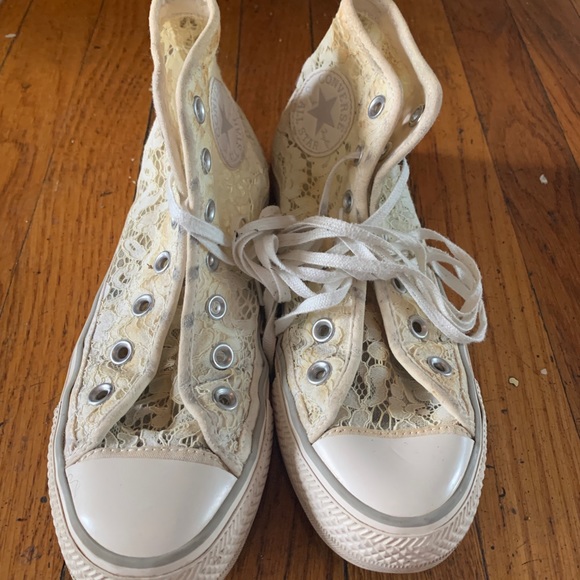 converse cream colour